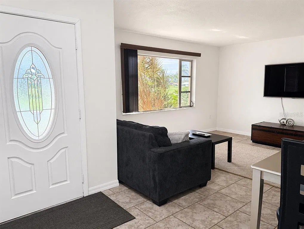 3 bed, 2.5 bath, 1930 sqft, $3,000 — Photo 3
