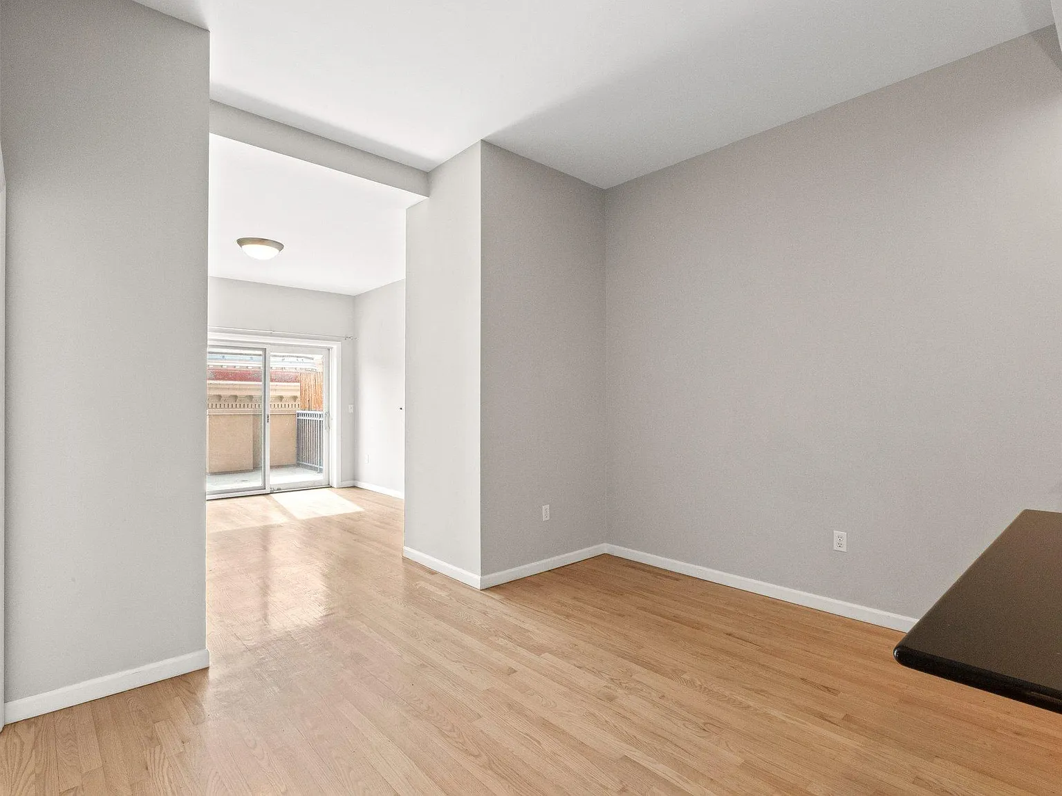1 bed, 850 sqft, $1,995 — Photo 4