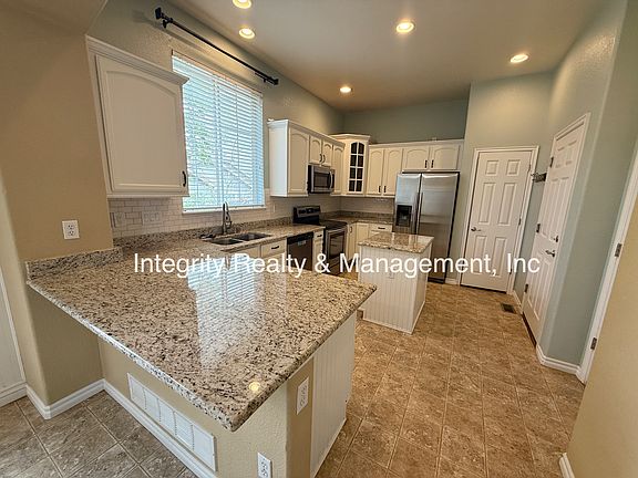 3rd image of 3025 Redhaven Way