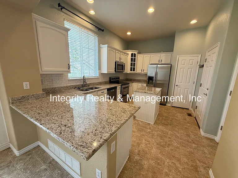 3025 Redhaven Way — Photo 3