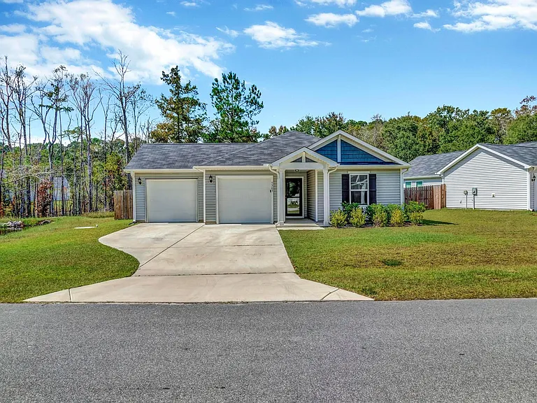 Front of home showing both Garages