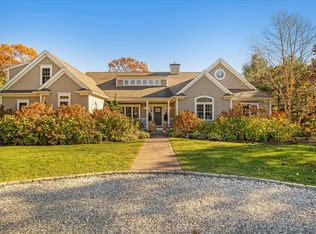 35 Spinnaker Drive W, Mashpee, MA 02649
