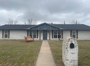 201 Nashua St, Groesbeck, TX 76642