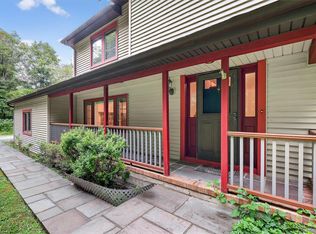 16 Flag Ln, Campbell Hall, NY 10916