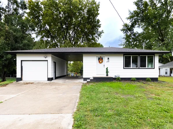 2817 E Madison Ave, Des Moines, IA 50317