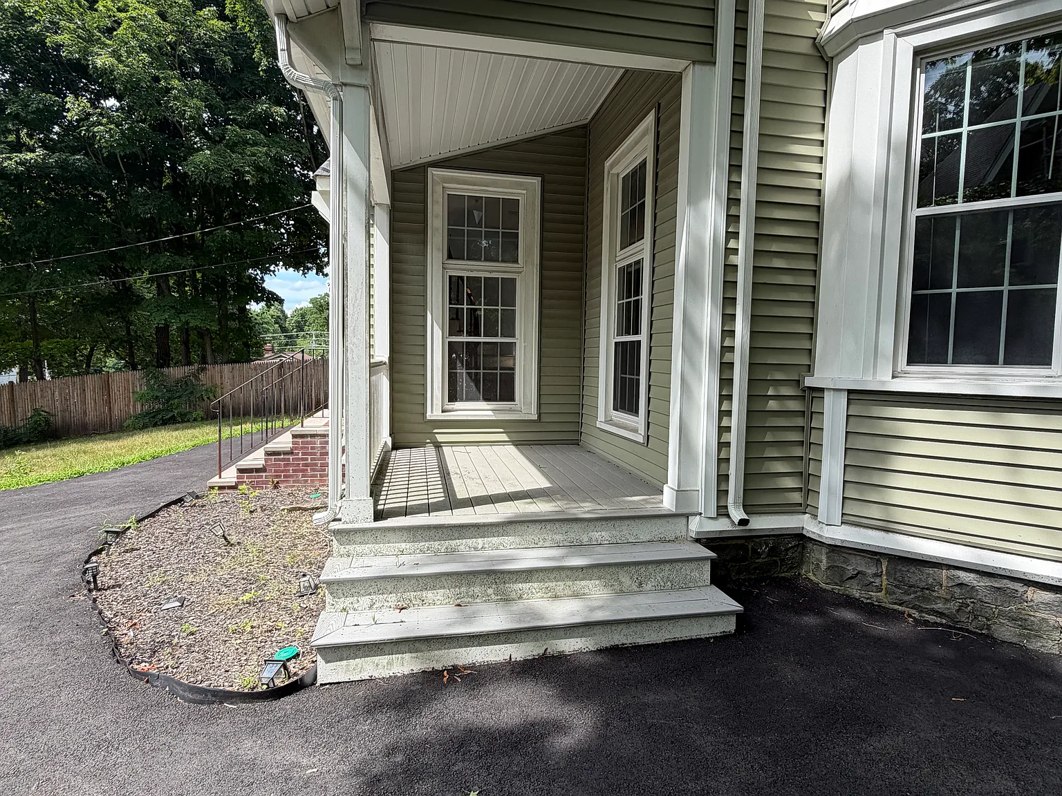 3 bed, 1177 sqft, $2,650 — Photo 1