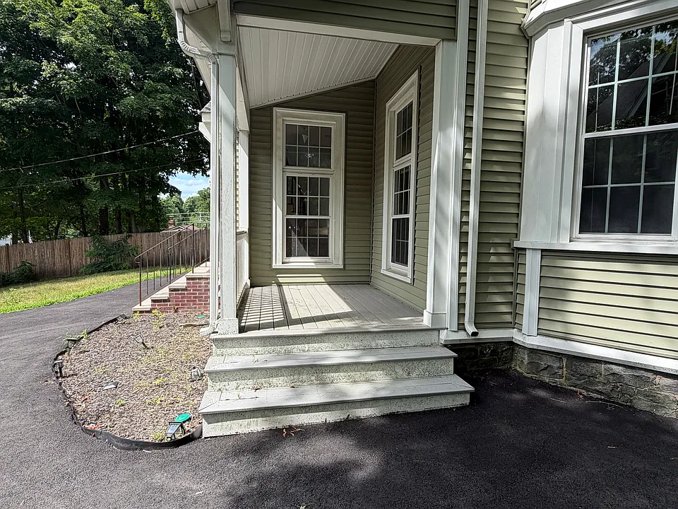 32 Warren St #1