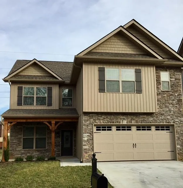 4 bed, 2.5 bath, 2224 sqft, $2,850 — Photo 1