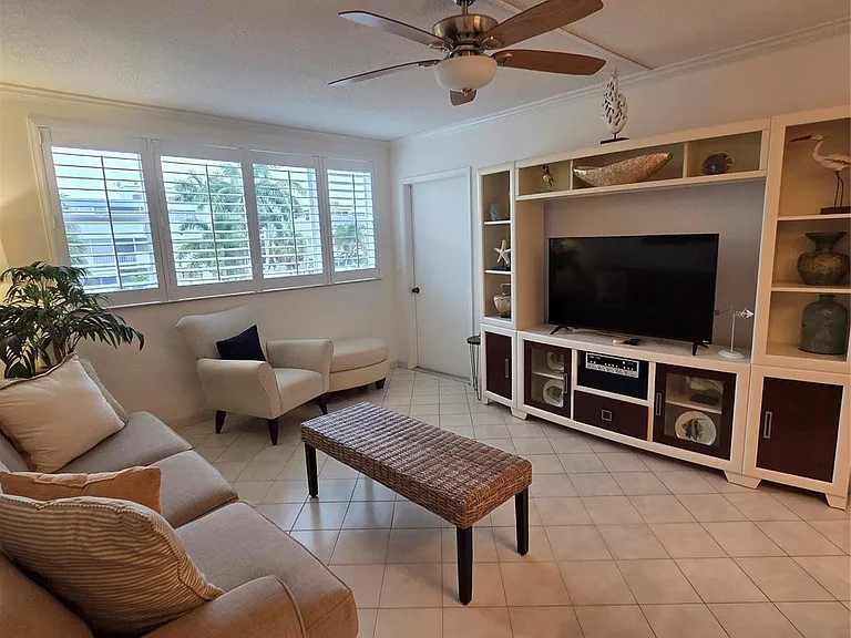 1333 E Hallandale Beach Blvd #305 — Photo 5