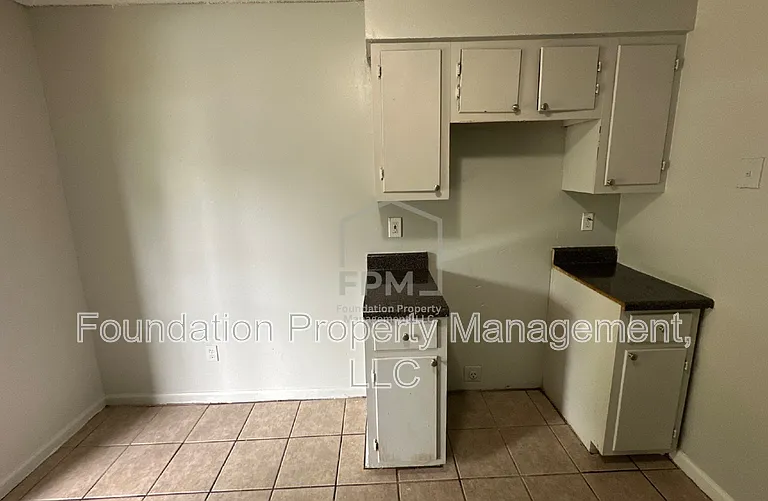 5043 Bowdoin Dr — Photo 4