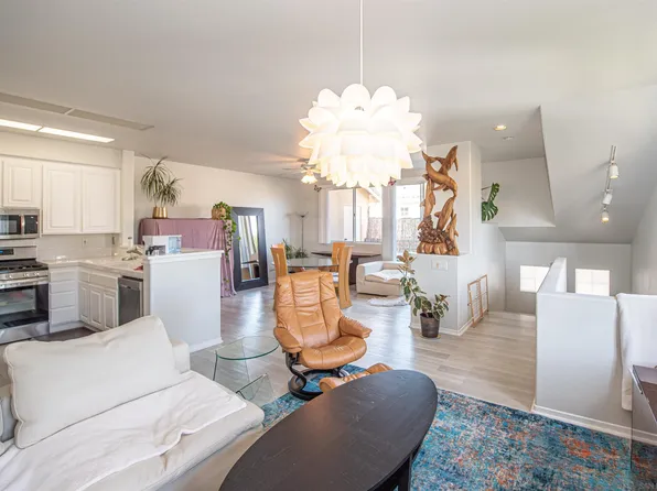 4175 Via Candidiz Unit 21, San Diego, CA 92130