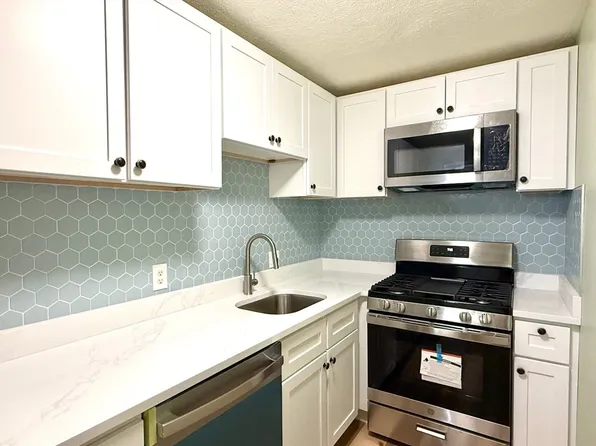 9 Kenmar Dr Unit 14, Billerica, MA 01821