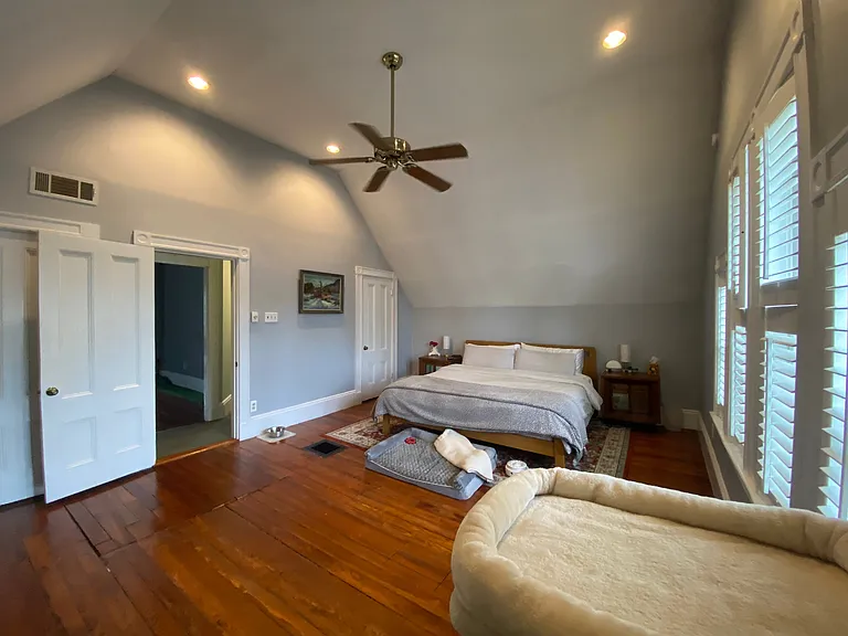 Third-floor bedroom with two closets (14' x 20')