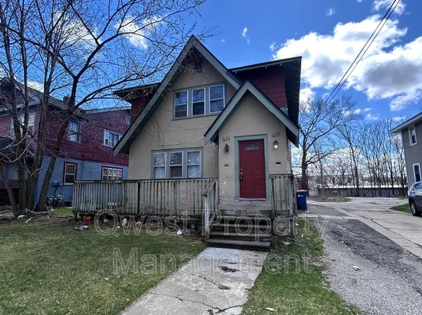 624 Oakdale St SE, Grand Rapids, MI 49507