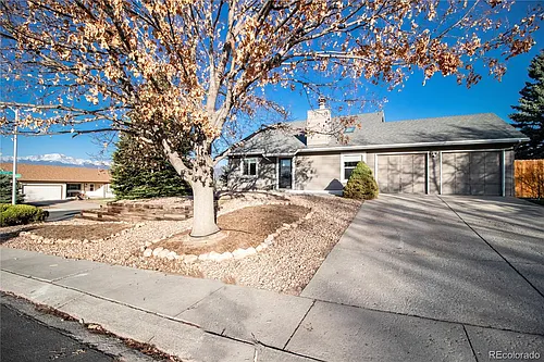 2377 Distinctive Dr Photo 1