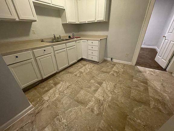 4th image of 1128 Wade St
