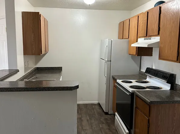 885 E Meadow Pine Ct APT 32, Salt Lake City, UT 84106