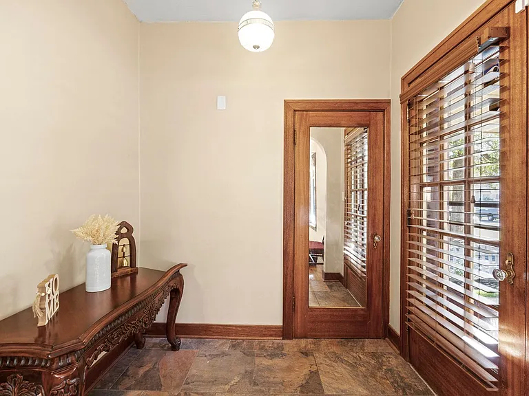 206 W Waverly Pl — Photo 26