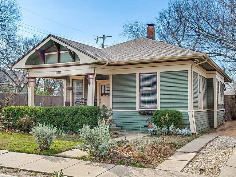 321 N Henderson Ave — Photo 2