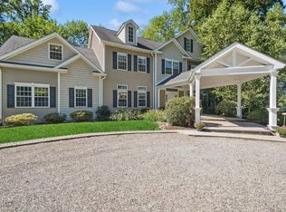 2 Algonquian Trl, Briarcliff Manor, NY 10510