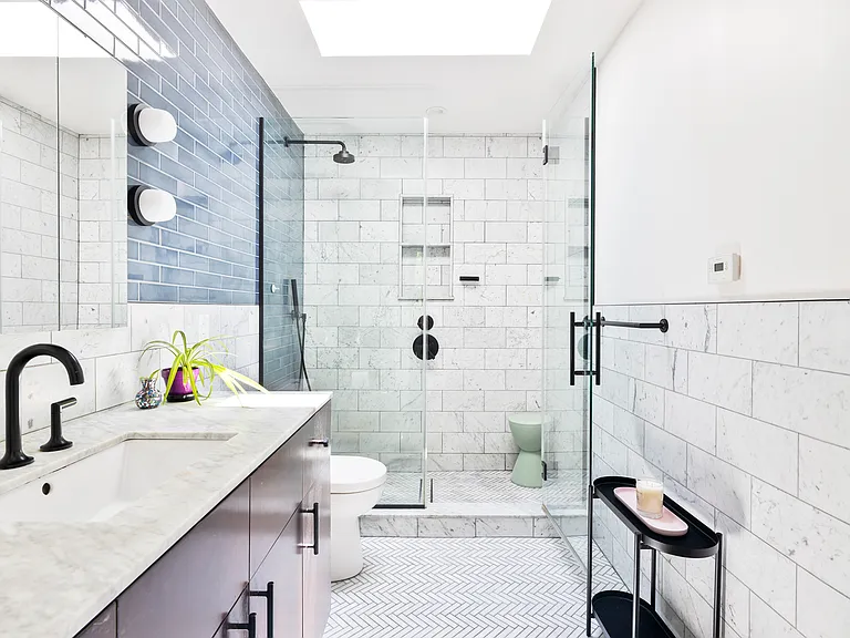 504 Halsey St #2 — Photo 12