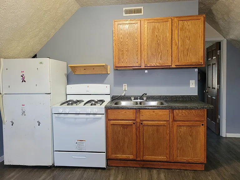 308 W 4th St #4 — Photo 5
