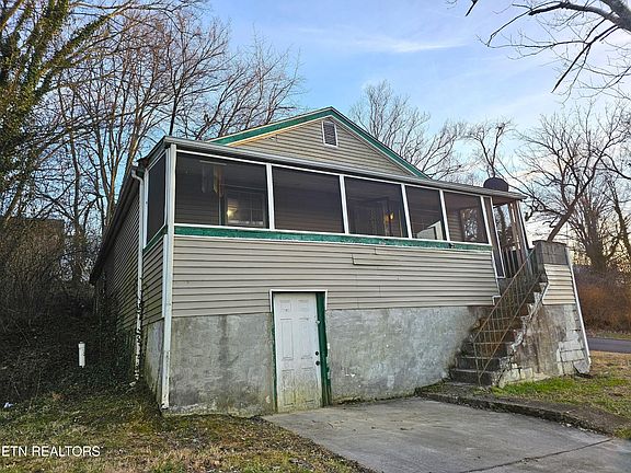 2nd image of 2400 Center Ave