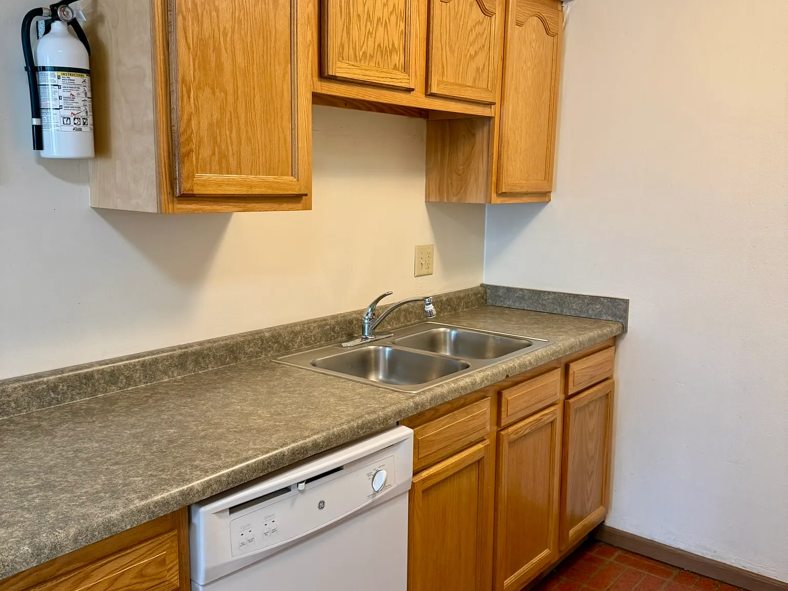 612 E Court St — Photo 3