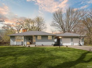 415 Rust Park Dr, Grand Blanc, MI 48439