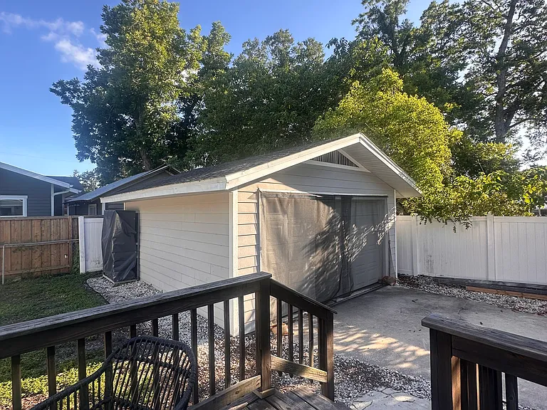 210 W Lambright St — Photo 32