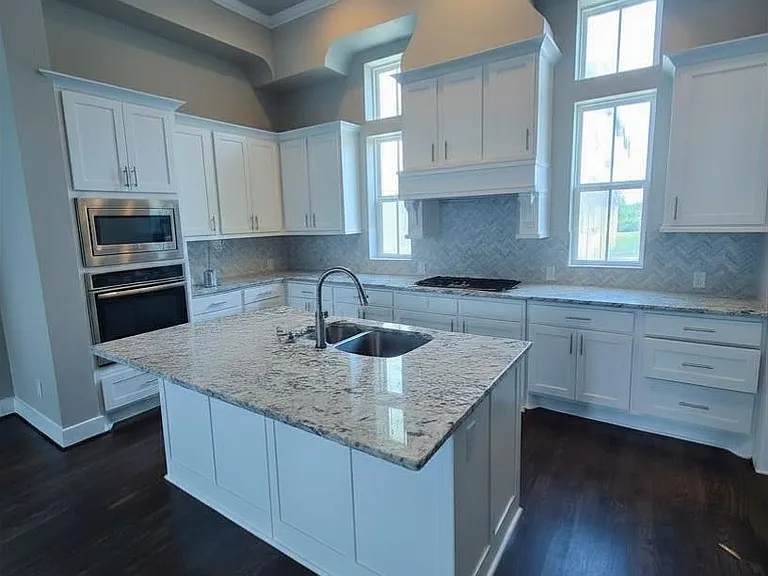 2705 Kennedy St — Photo 10