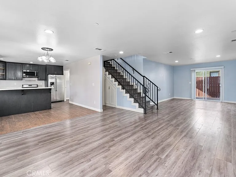 435 Cerritos Ave — Photo 9