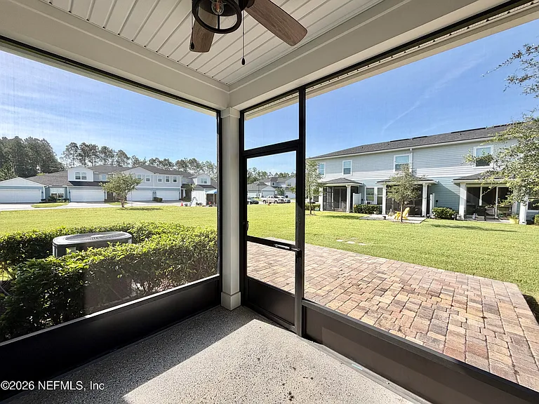 417 Pine Bluff Dr — Photo 3