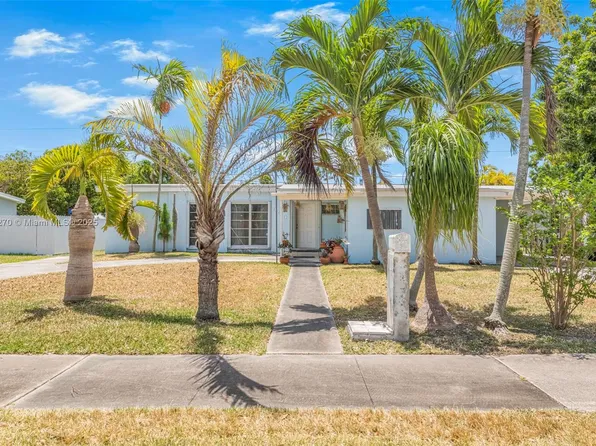 9240 Nautilus Dr, Cutler Bay, FL 33189