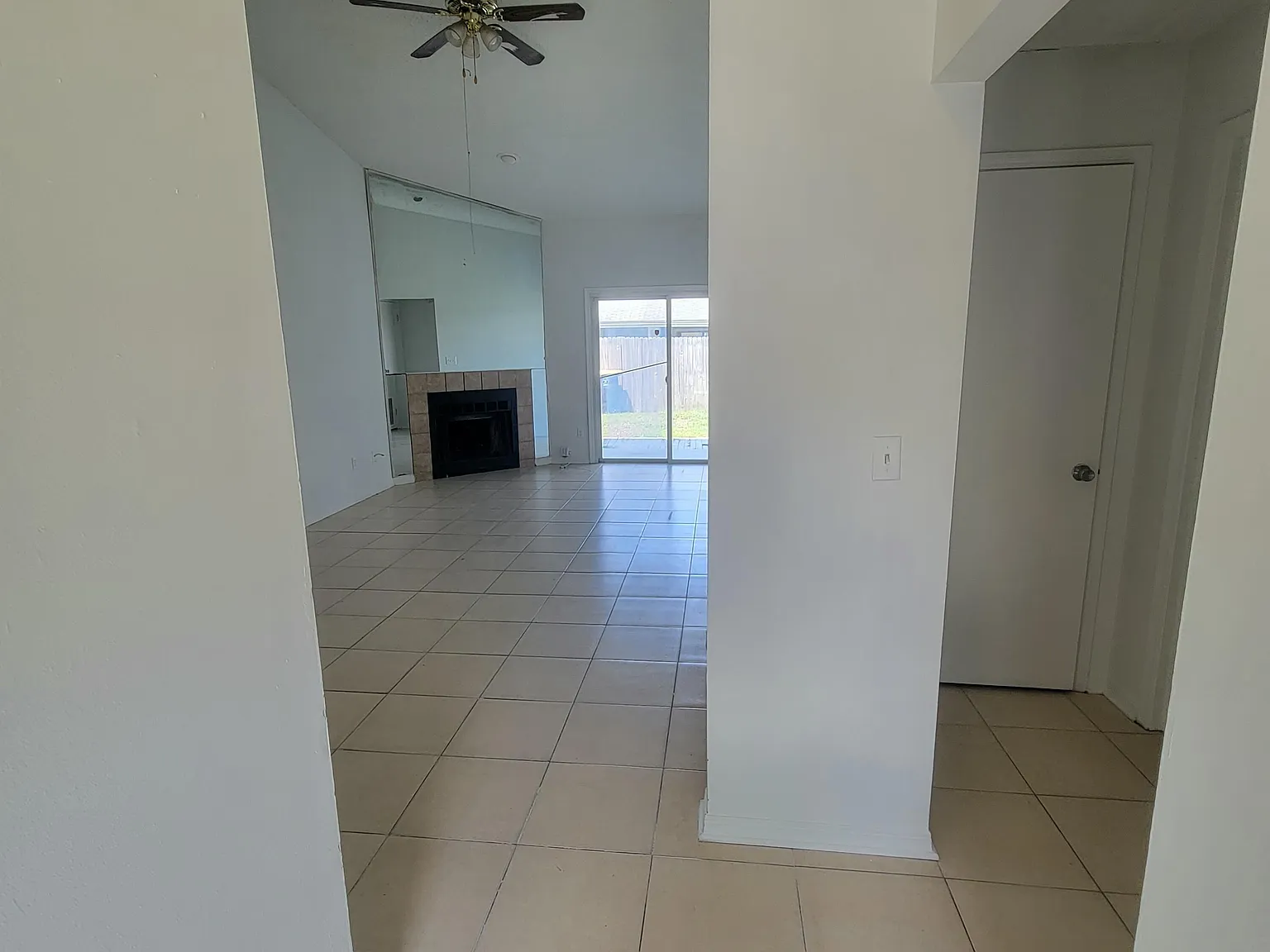 2 bed, 4.0 bath, 900 sqft, $995 — Photo 4
