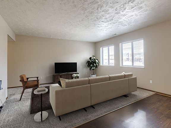 Omaha, NE Stony Brook Apartments | 11A | Living
