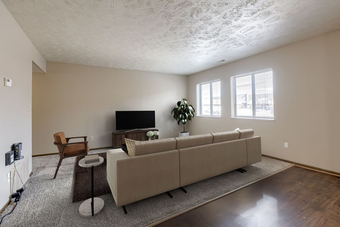 Omaha, NE Stony Brook Apartments | 11A | Living