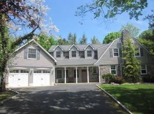 24 Grandview Dr, Wayne, NJ 07470