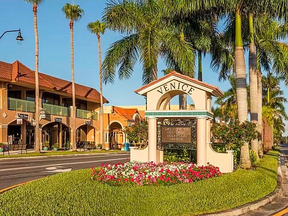 5th image of 1025 Capri Isles Blvd #18