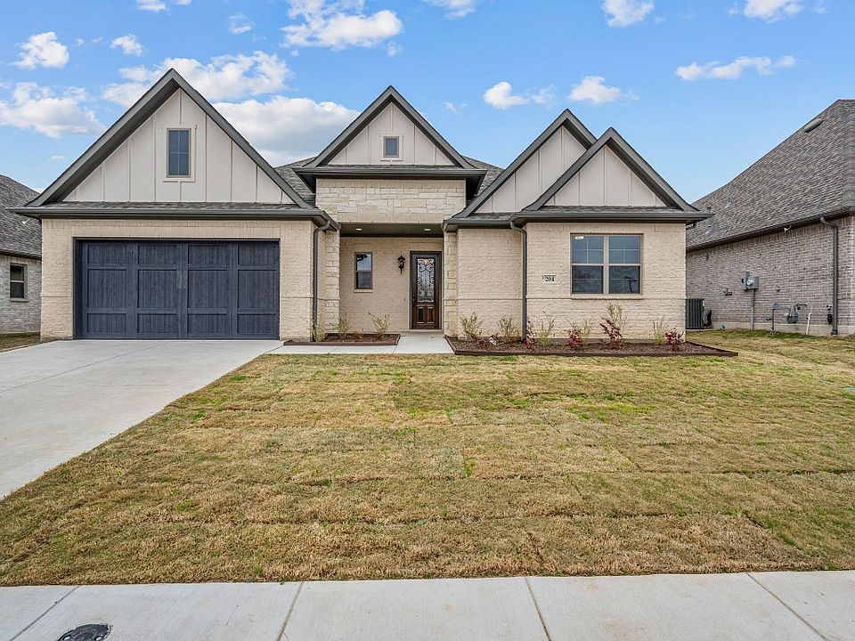 1st image of 204 Park North Ln