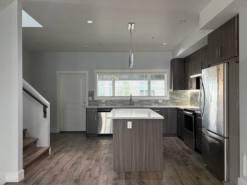 4 bed, 3.5 bath, $2,950 — Photo 2
