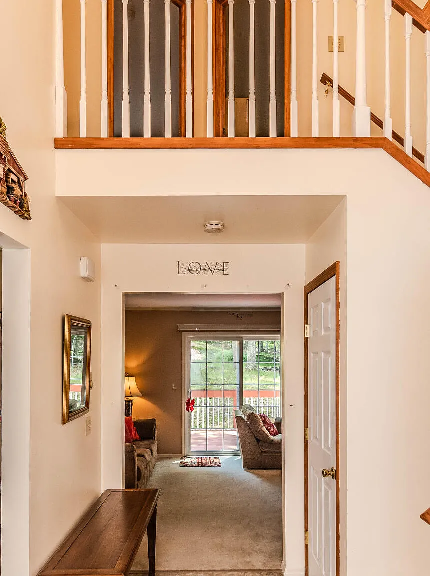 4 bed, 2.5 bath, 1998 sqft, $2,400 — Photo 2