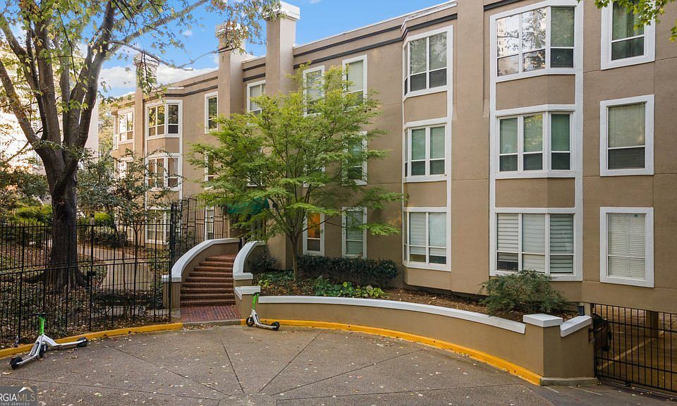 1st image of 244 13th St NE APT 221