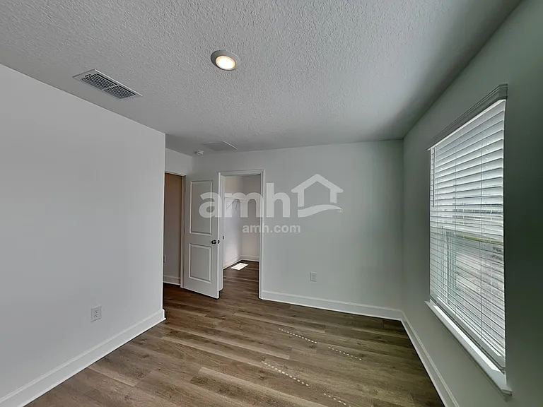 3217 Muscatine Ave — Photo 24