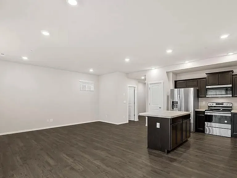 18729 Emmons Ct E — Photo 5