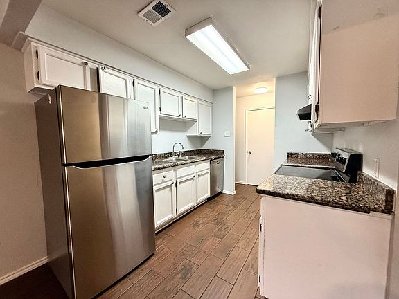 5th image of 1020-1022 Vera Ct #1020