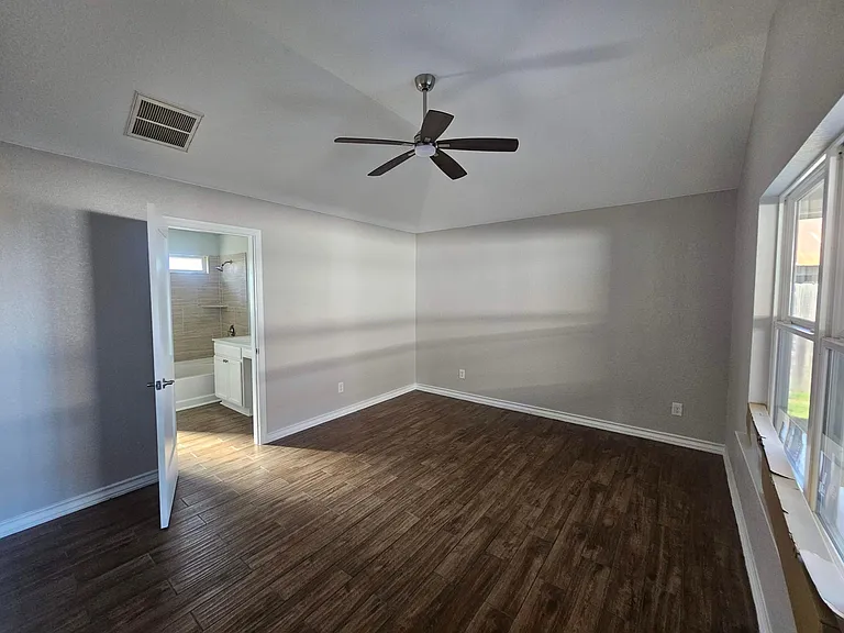 2608 Alamo St — Photo 14