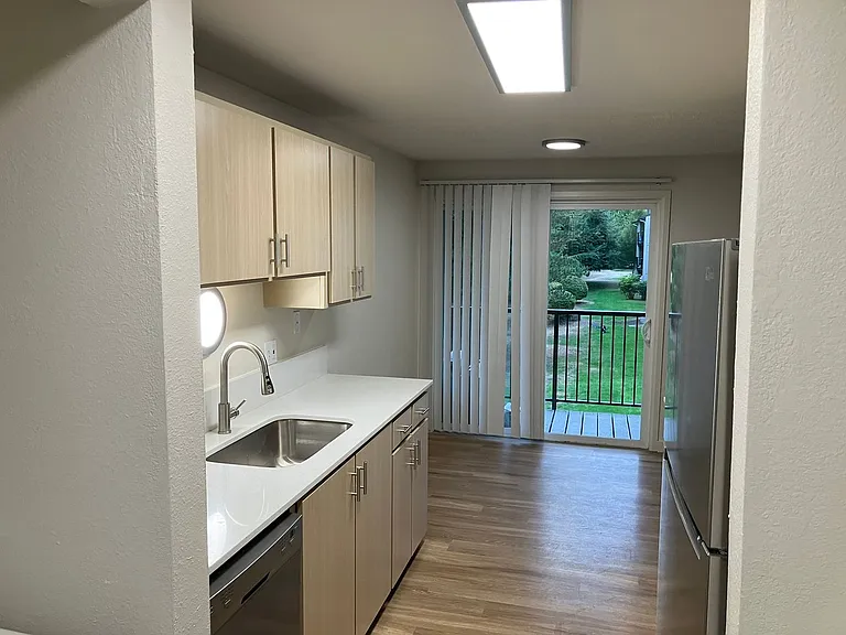Cross Creek Apartments — Photo 28