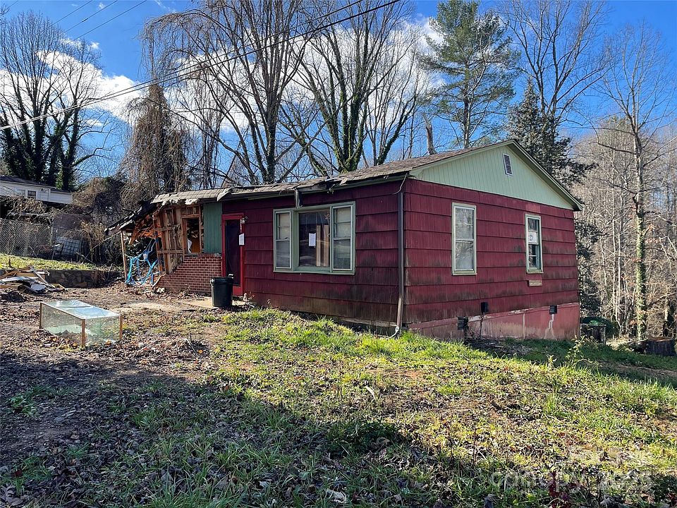 2nd image of 819 Montclair Cir NW