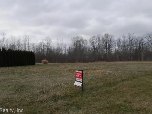 42 Liberty Ave, Marysville, MI 48040